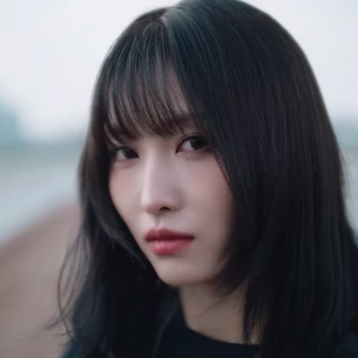 Behind-the-scenes cut of Momo (TWICE)