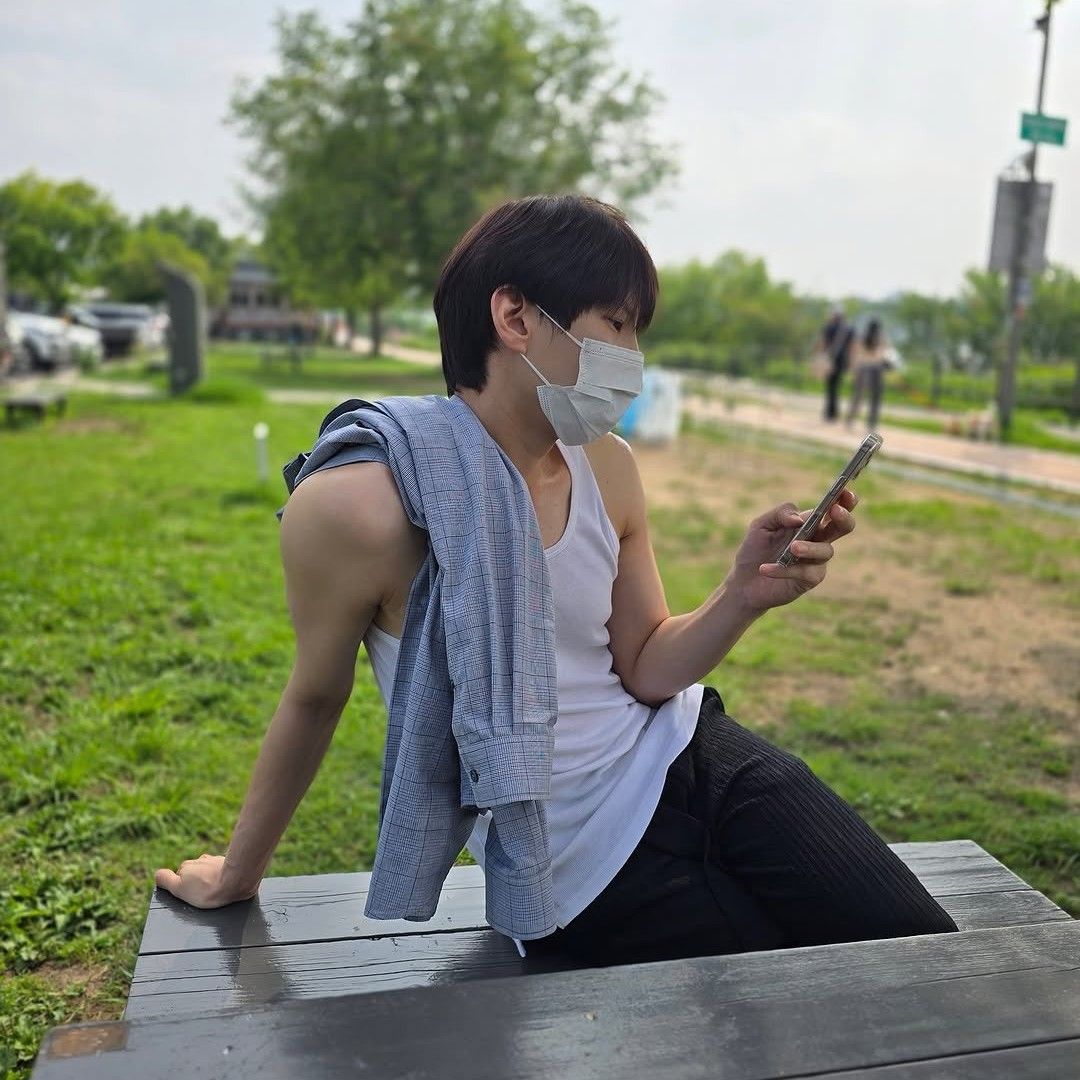 Behind-the-scenes cut of LEO (VIXX)