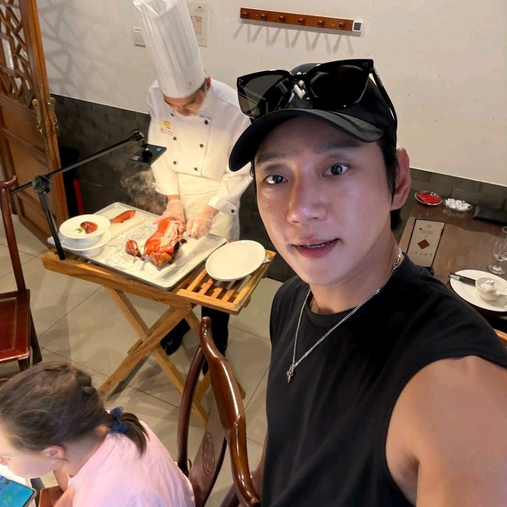 Behind-the-scenes cut of Hwang Chiyeol