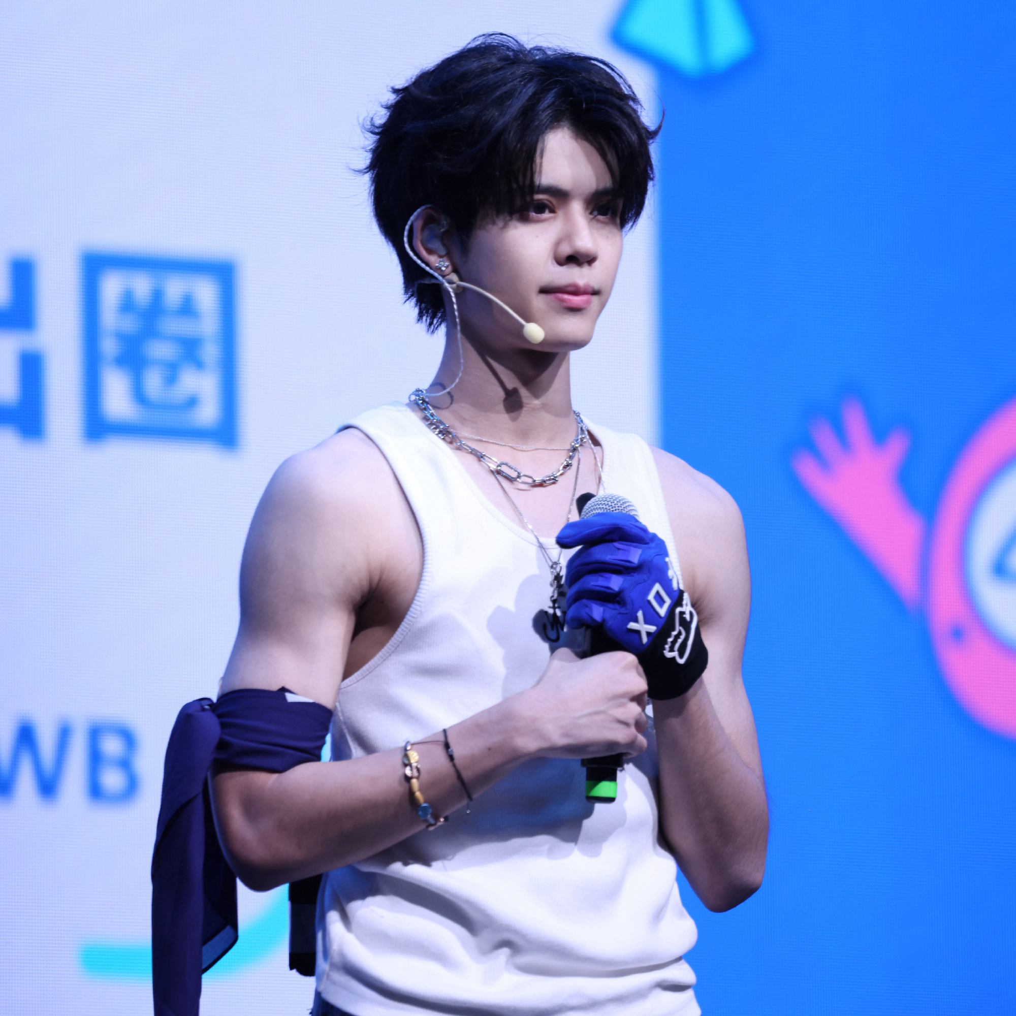 A moment captured by DORN (NexT1DE)'s fan