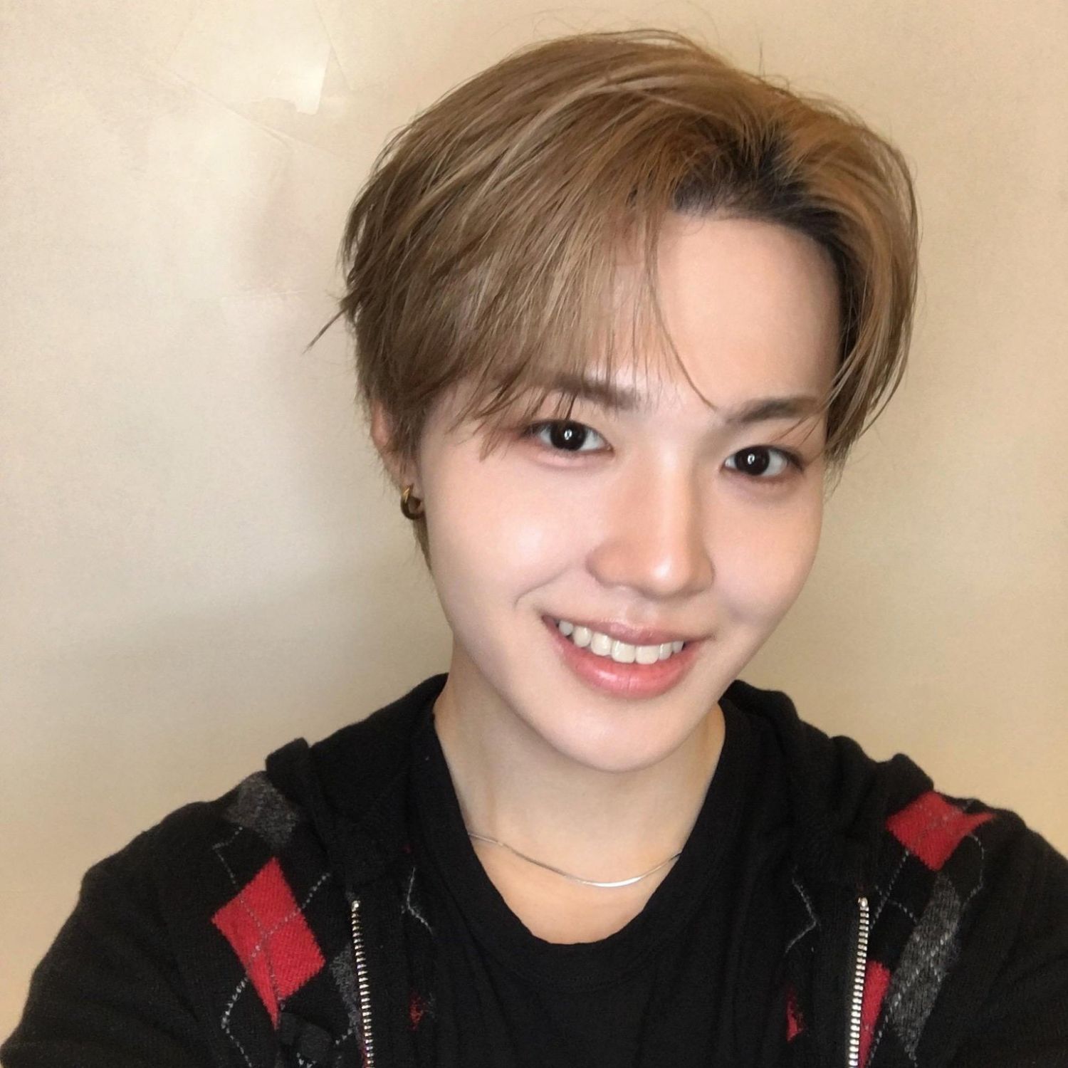 Recent activity shot of Doyoung (TREASURE)