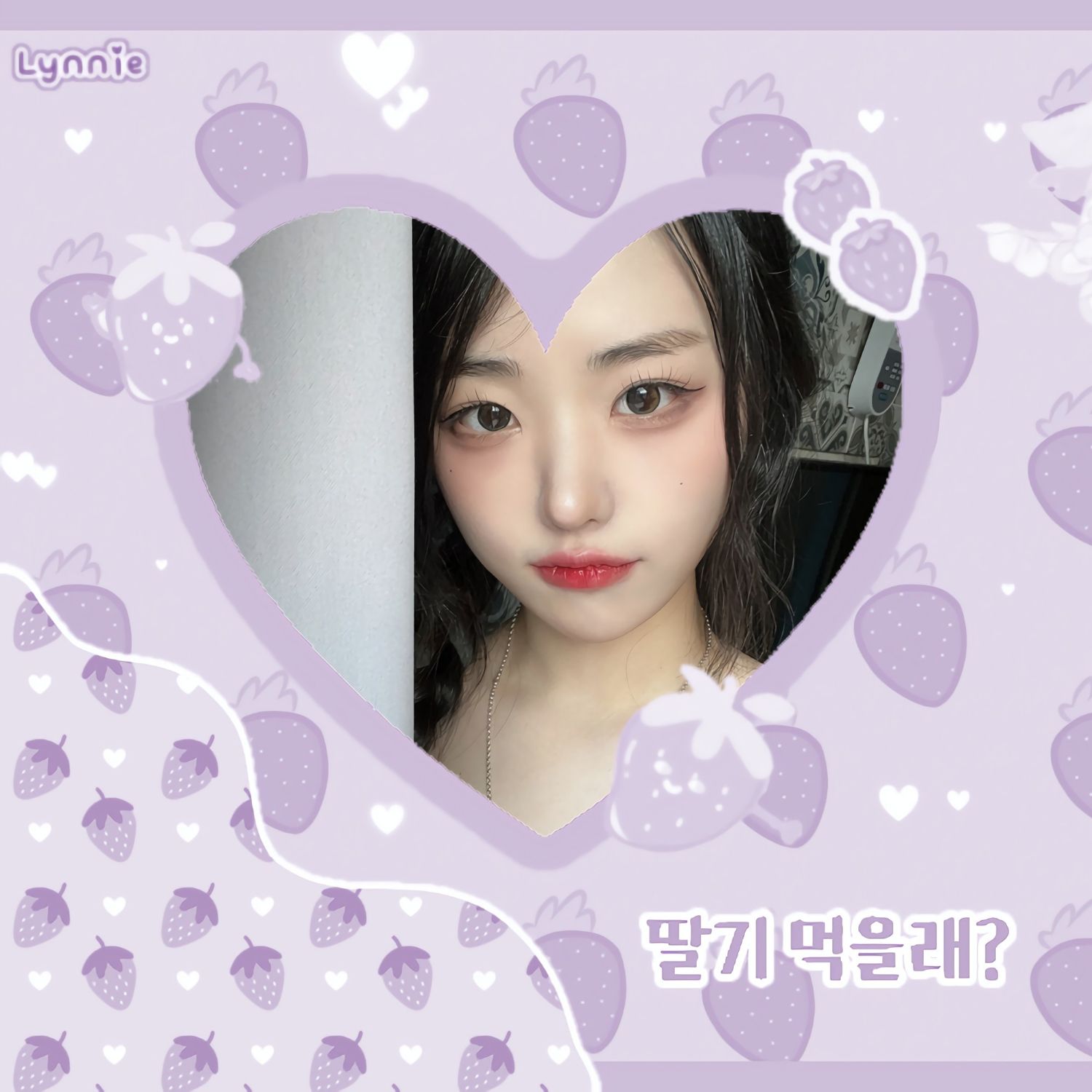Recent activity shot of Hina (QWER)