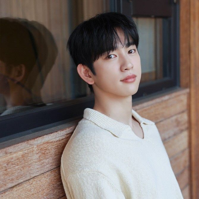 Latest photo of Jinyoung (GOT7)