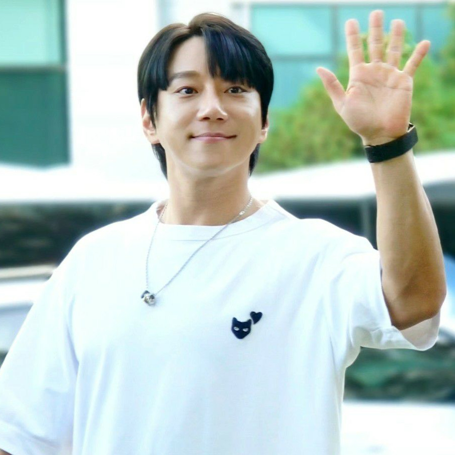 Recent activity shot of Hwang Chiyeol
