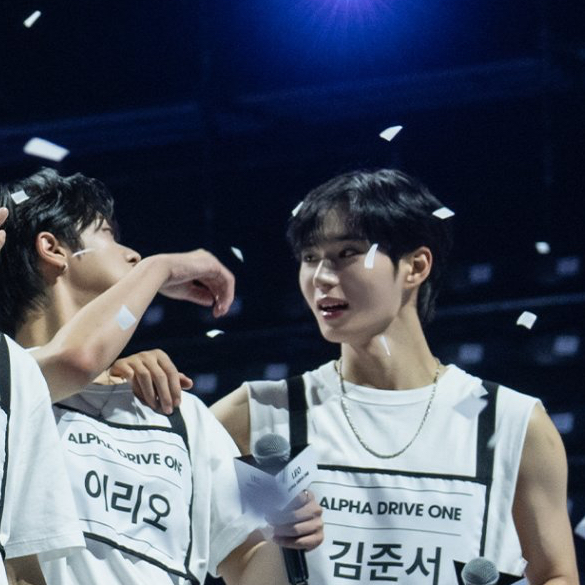 Behind-the-scenes cut of Kim Junseo (ALPHA DRIVE ONE)