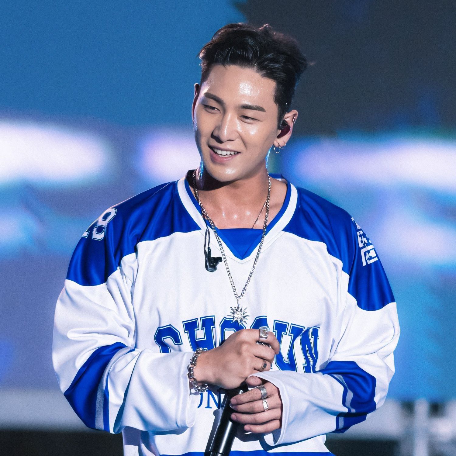 Behind-the-scenes cut of Baekho