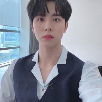 Behind-the-scenes cut of Kim Donghan (WEi)