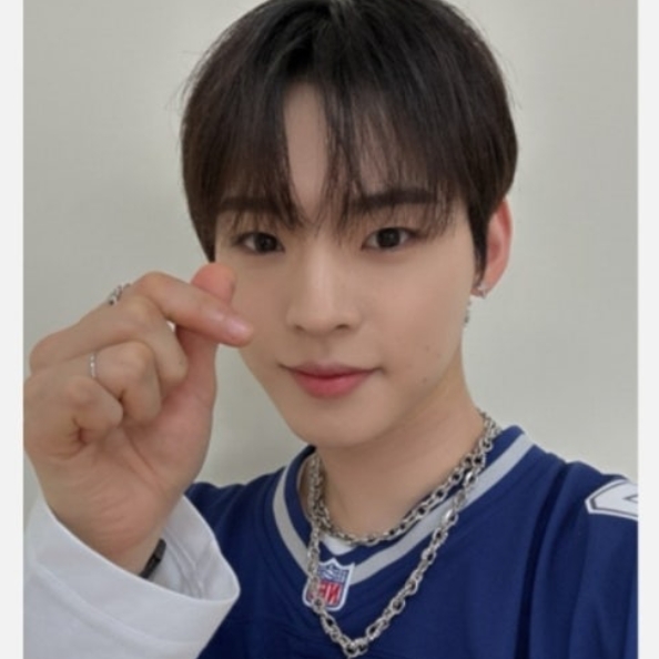 Behind-the-scenes cut of Hyojin (ONF)