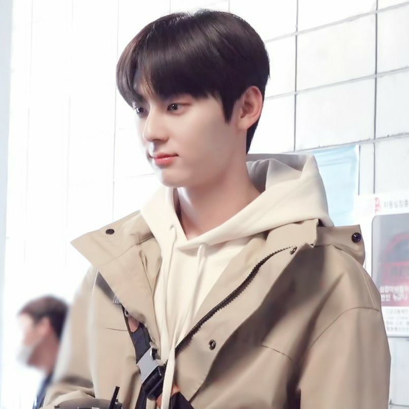 A moment captured by Hwang Minhyun's fan