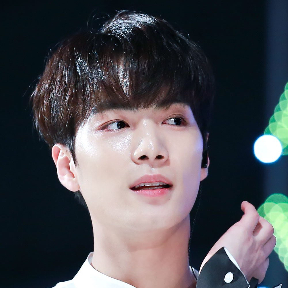 Momen yang diabadikan oleh penggemar Kim Jonghyeon