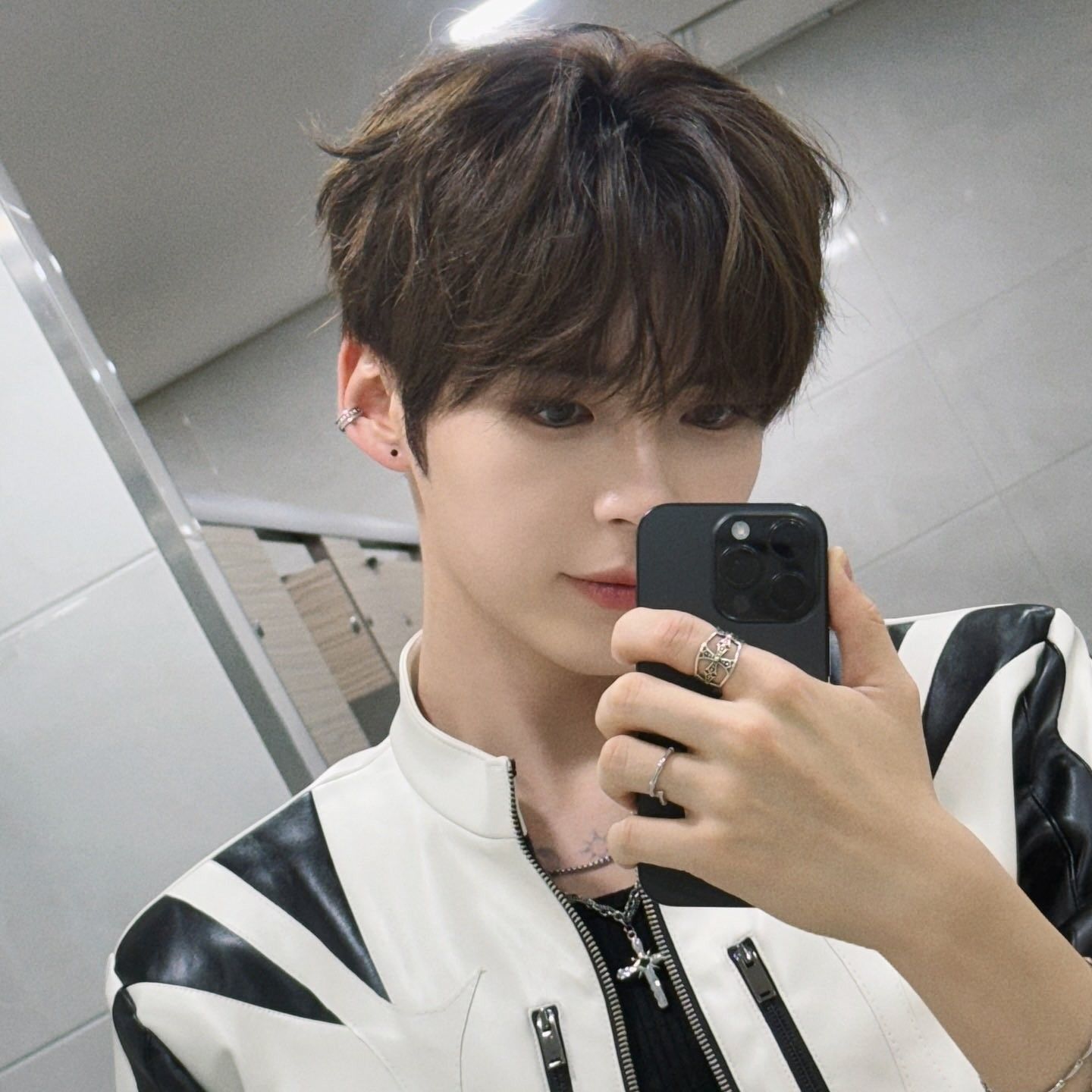 Foto aktivitas terbaru Sung Hanbin (ZEROBASEONE)