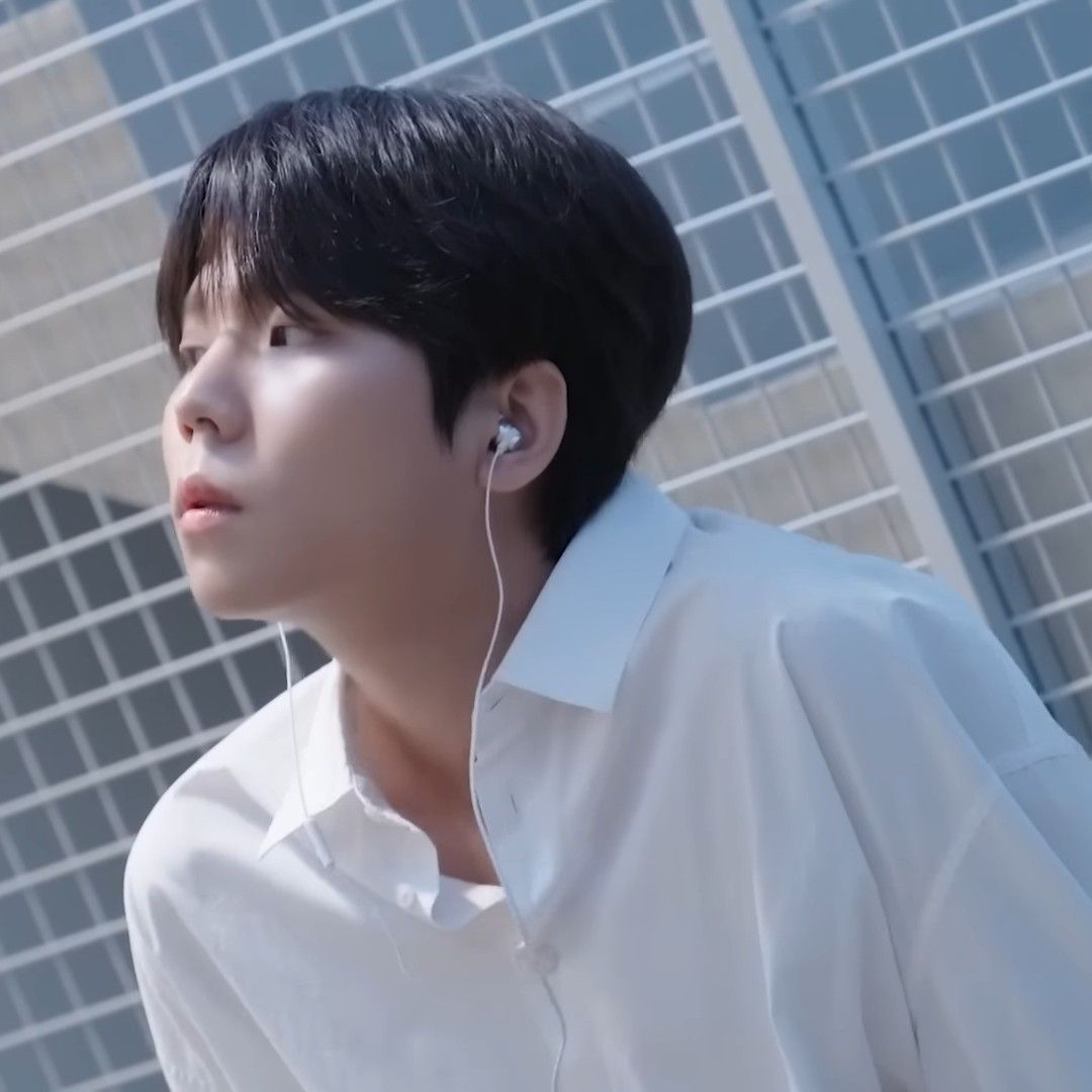 A moment captured by Jung Seunghwan's fan