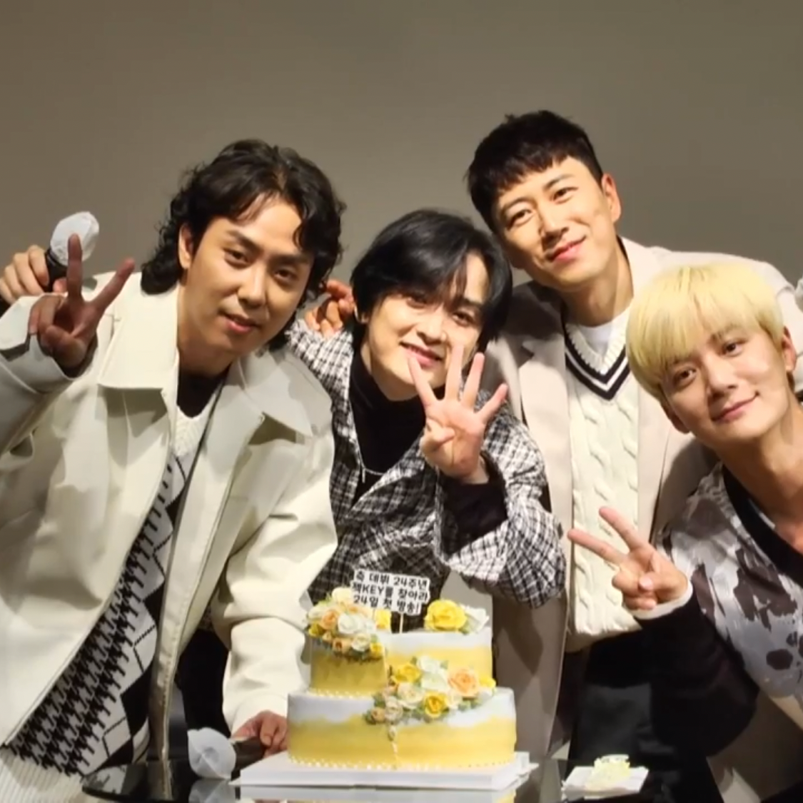 Latest photo of SECHSKIES