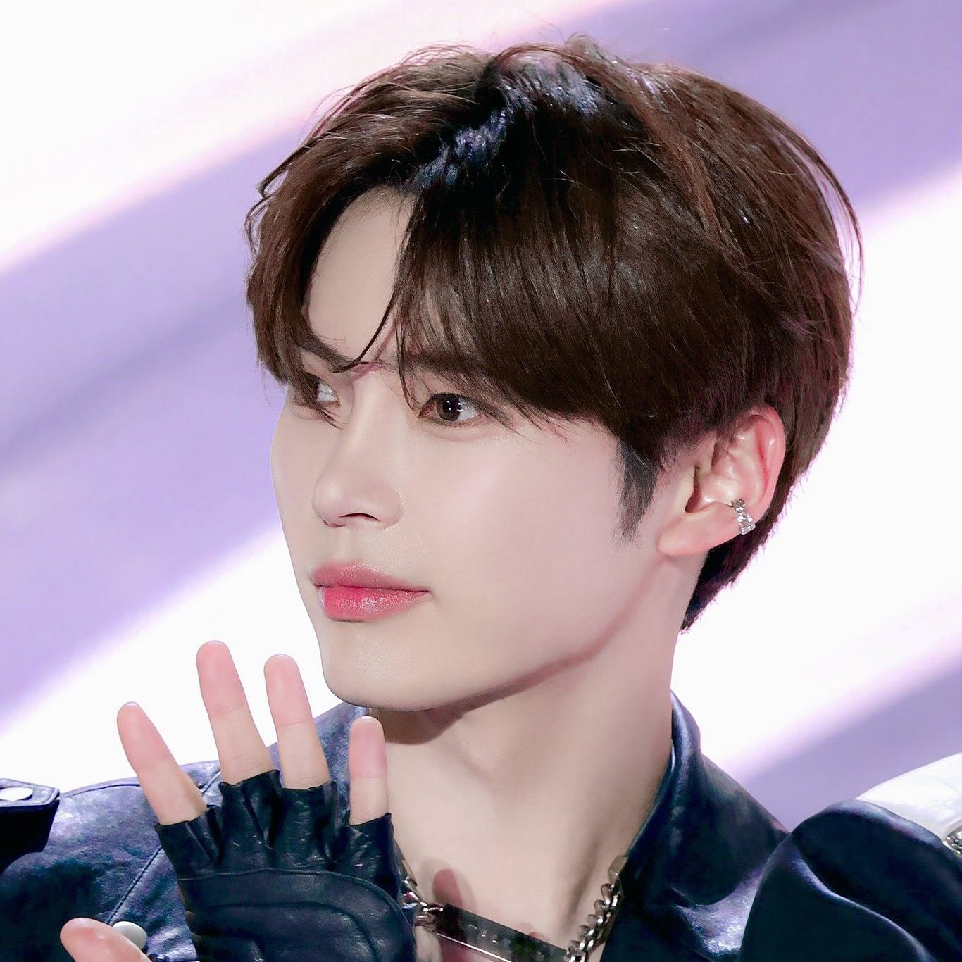 Potret di balik layar Sung Hanbin (ZEROBASEONE)