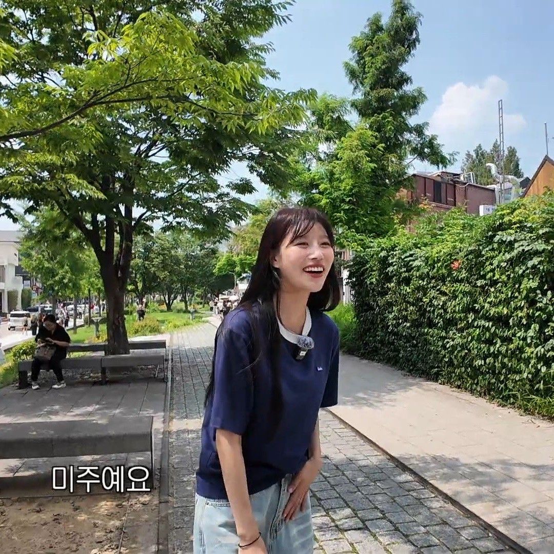 Recent activity shot of Lee Miju (Lovelyz)