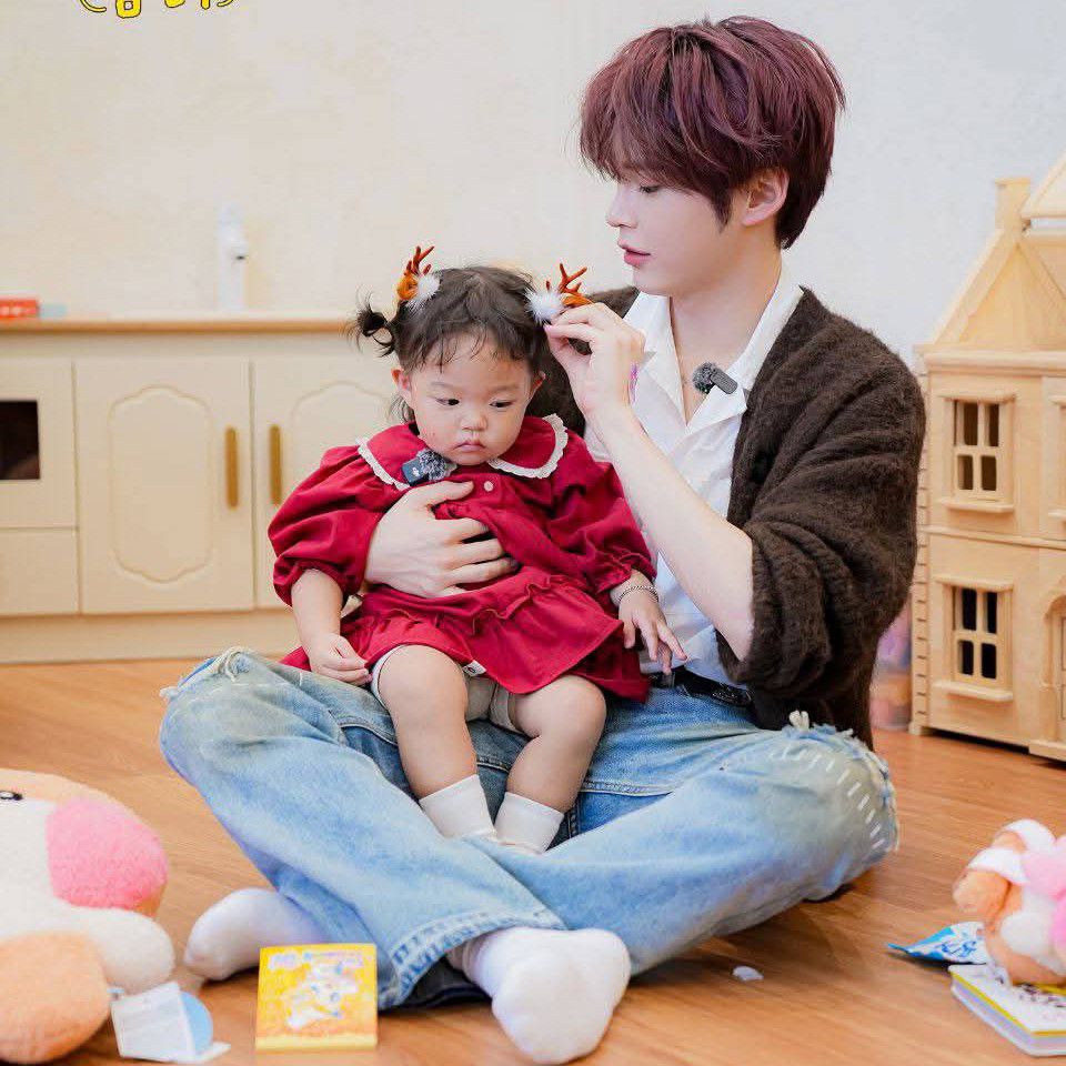 Latest photo of Sung Hanbin (ZEROBASEONE)