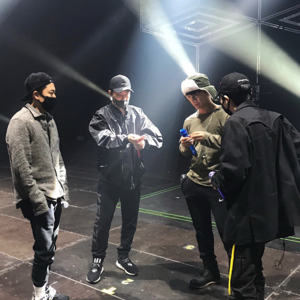 A moment captured by SECHSKIES's fan