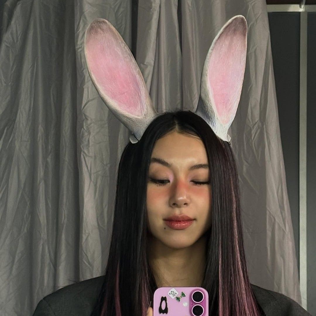 Recent activity shot of Chaeyoung (TWICE)