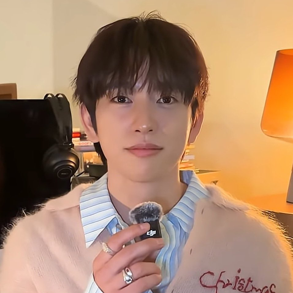 Latest photo of Jinyoung (GOT7)