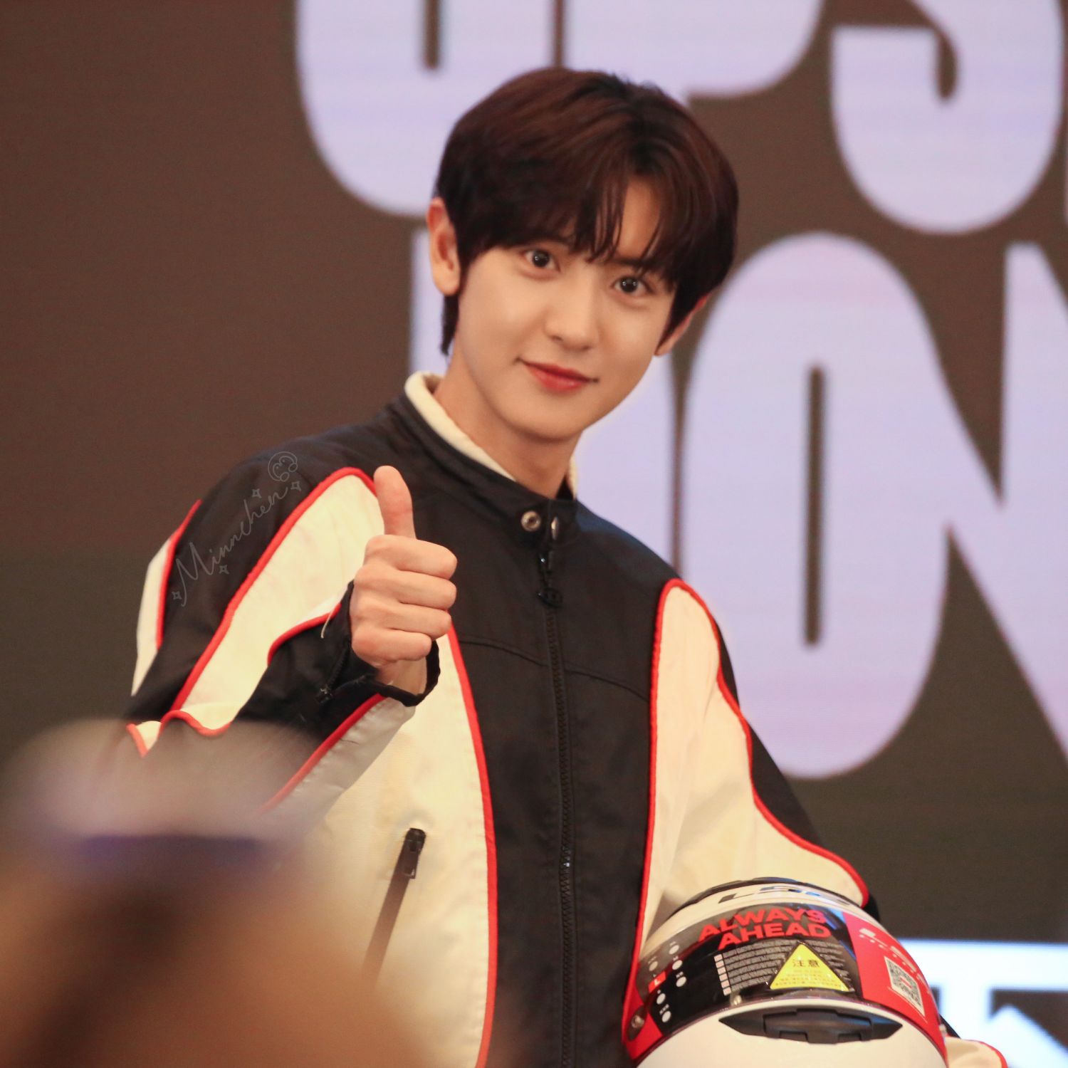 Recent activity shot of Chanyeol (EXO)