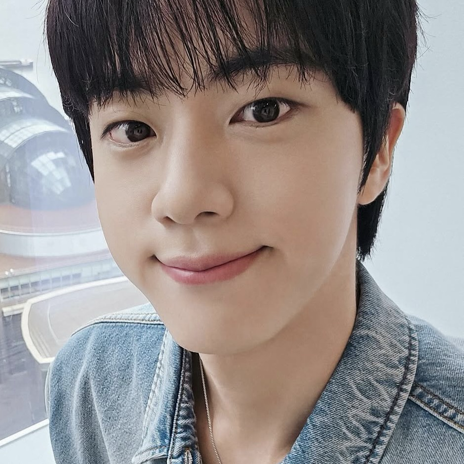 Behind-the-scenes cut of Jin (BTS)