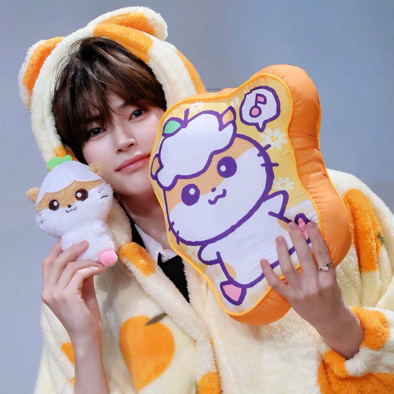 Behind-the-scenes cut of Sung Hanbin (ZEROBASEONE)