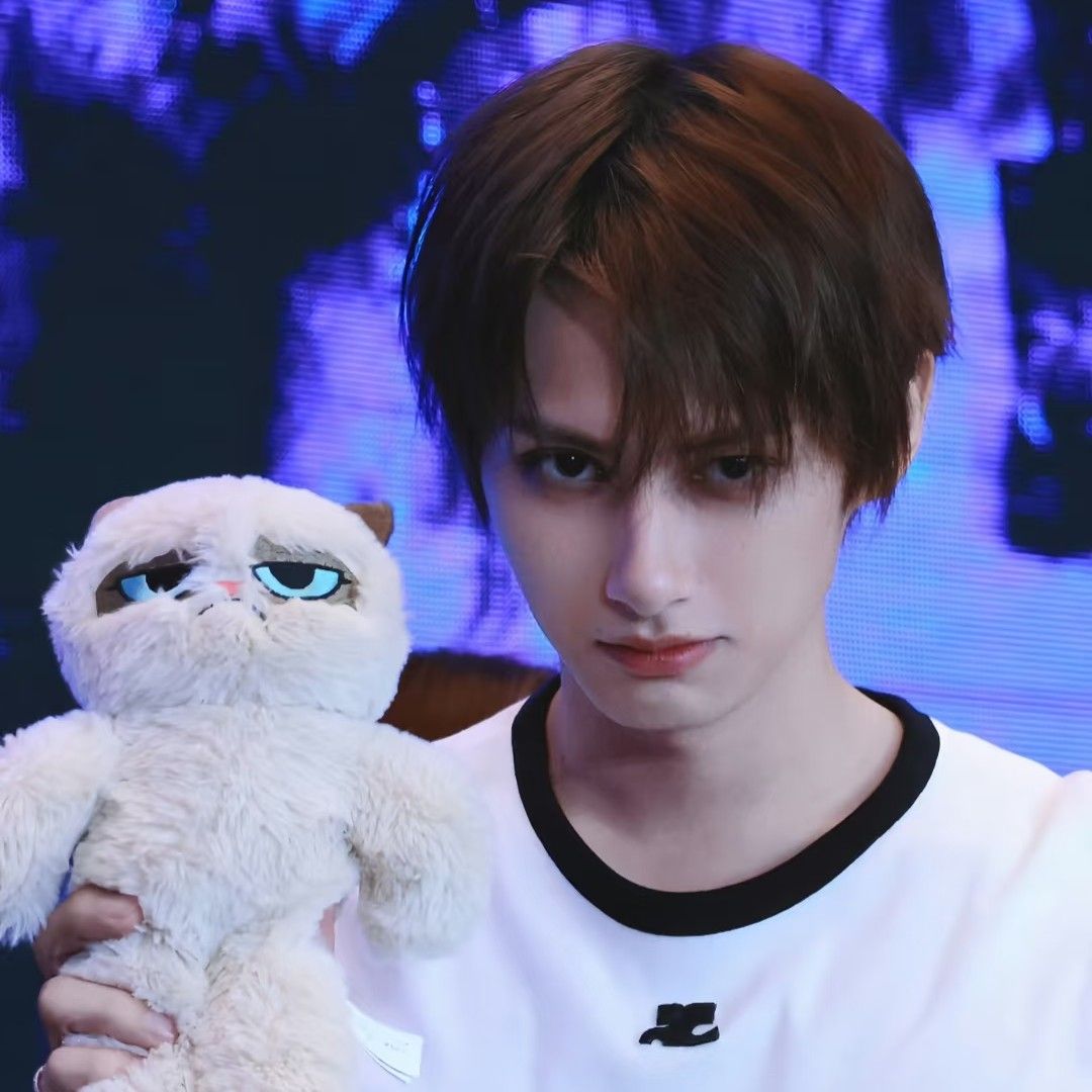 Latest photo of Jun (SEVENTEEN)
