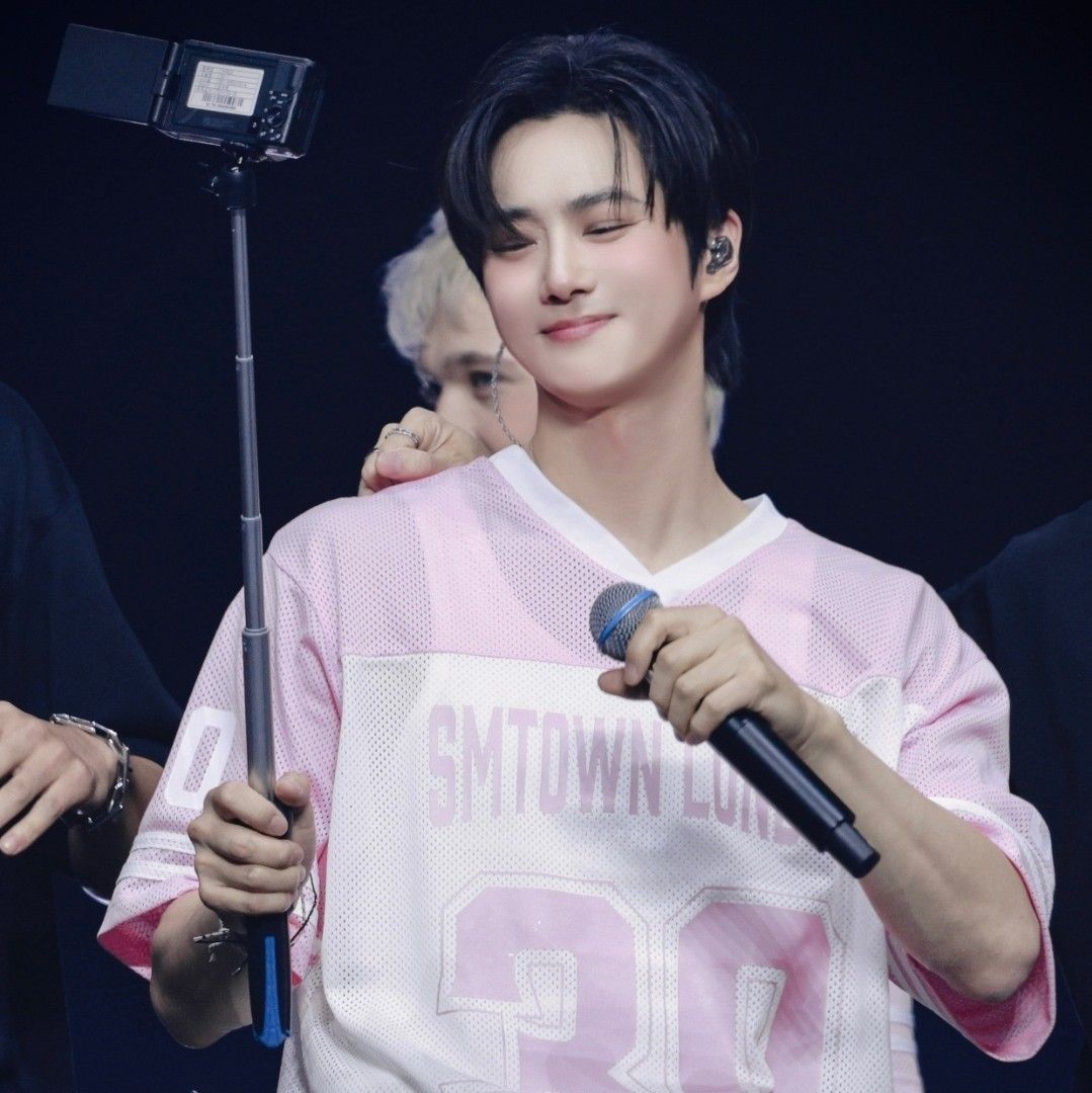 A moment captured by Suho (EXO)'s fan