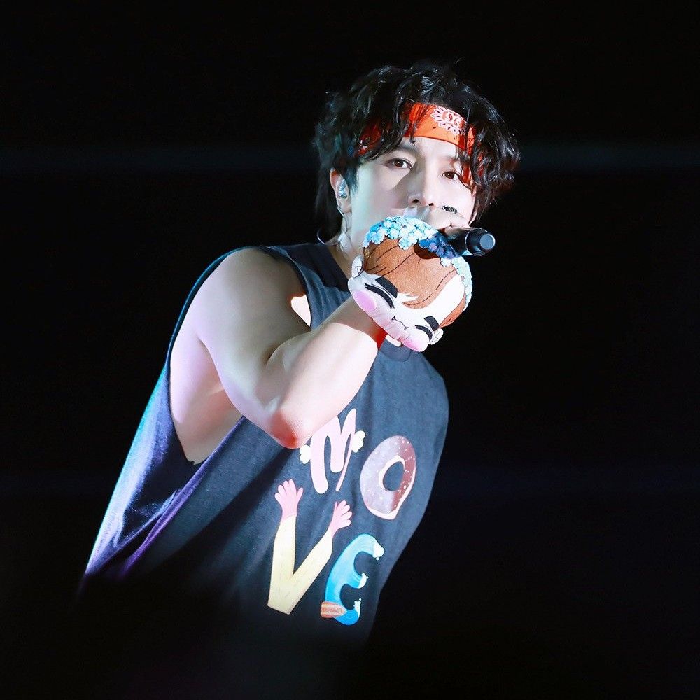 A moment captured by Kim Dongwan (SHINHWA)'s fan