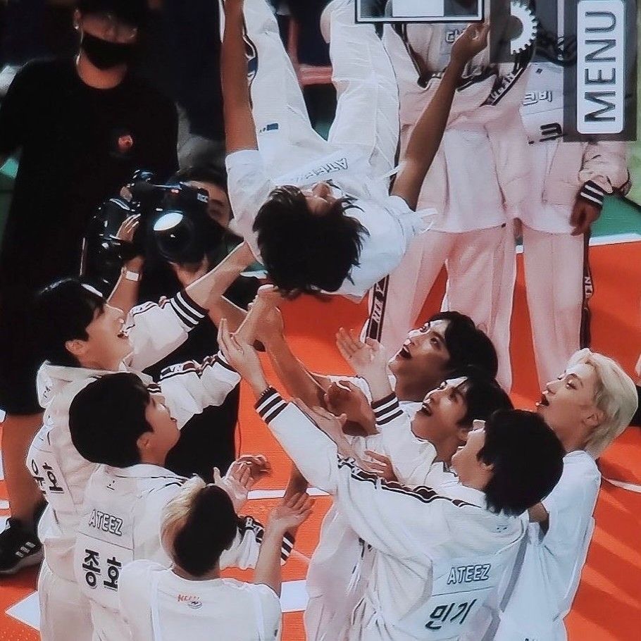 ATEEZの舞台裏ショット