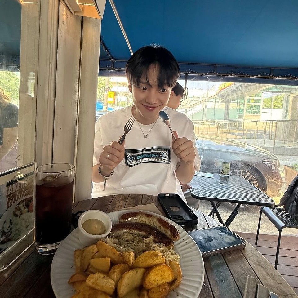 Behind-the-scenes cut of Lim Youngmin