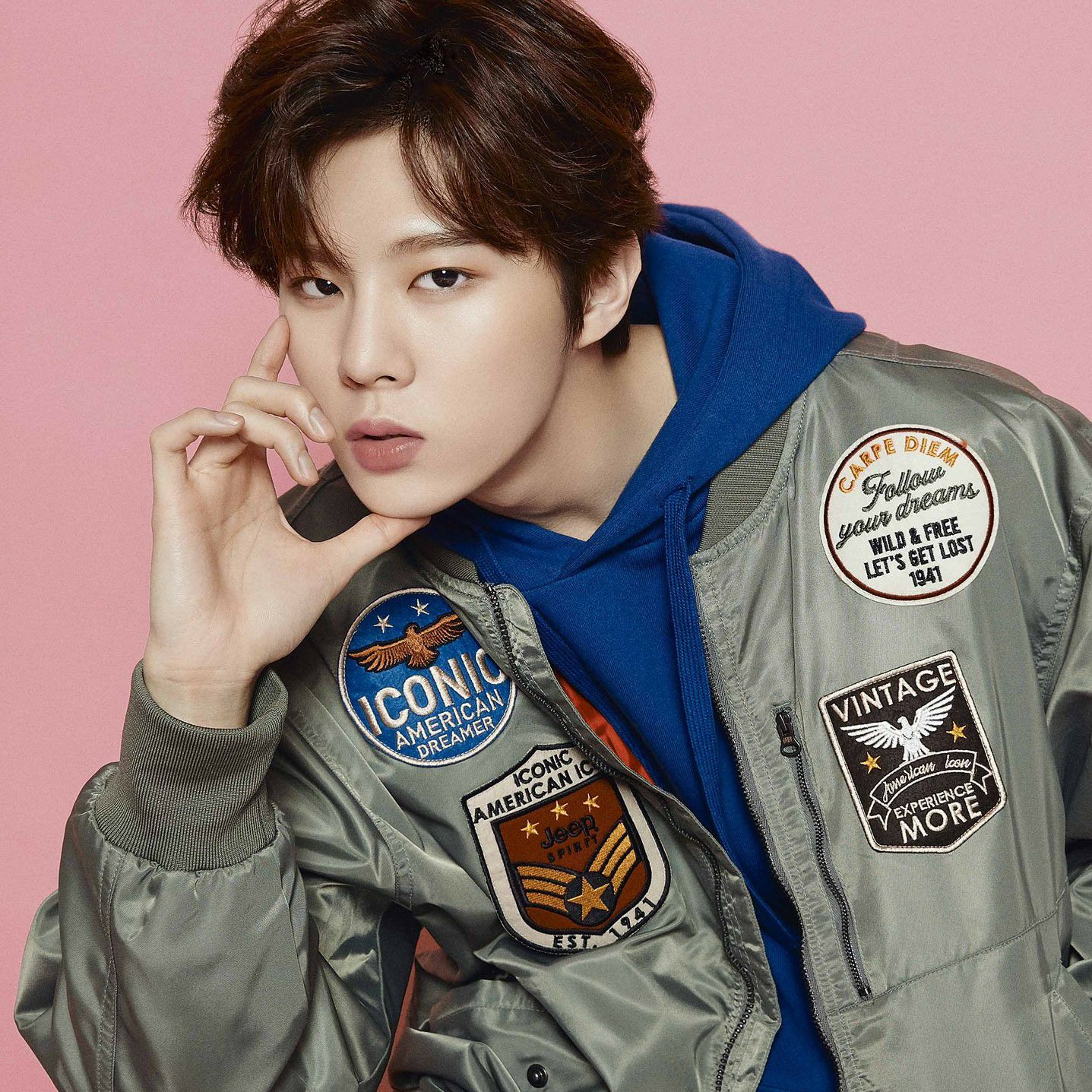Behind-the-scenes cut of Kim Wooseok