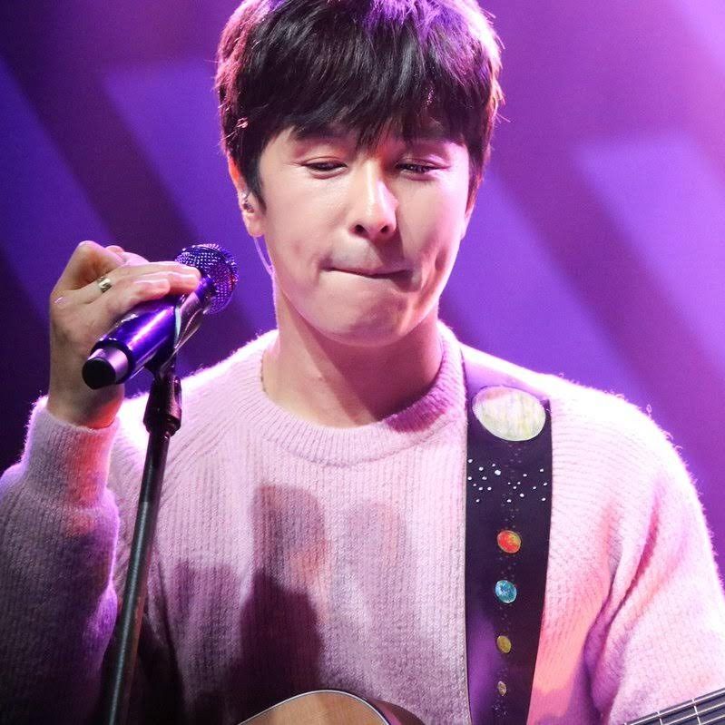 A moment captured by Kim Dongwan (SHINHWA)'s fan