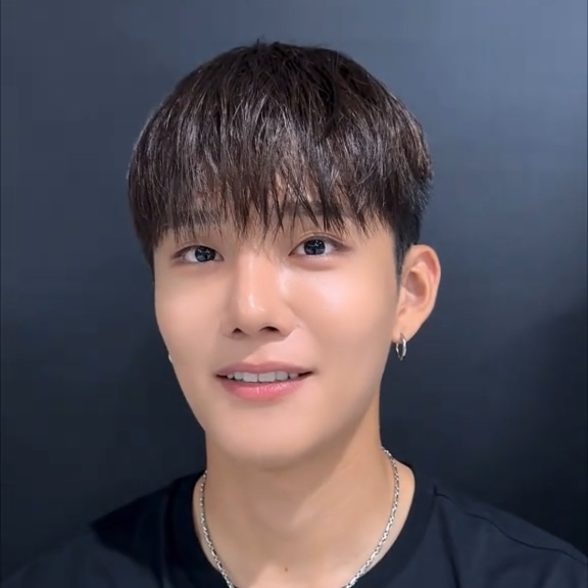 Behind-the-scenes cut of Seunghun (B.D.U)