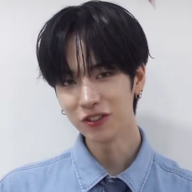 Behind-the-scenes cut of Hanjun (n.SSign)