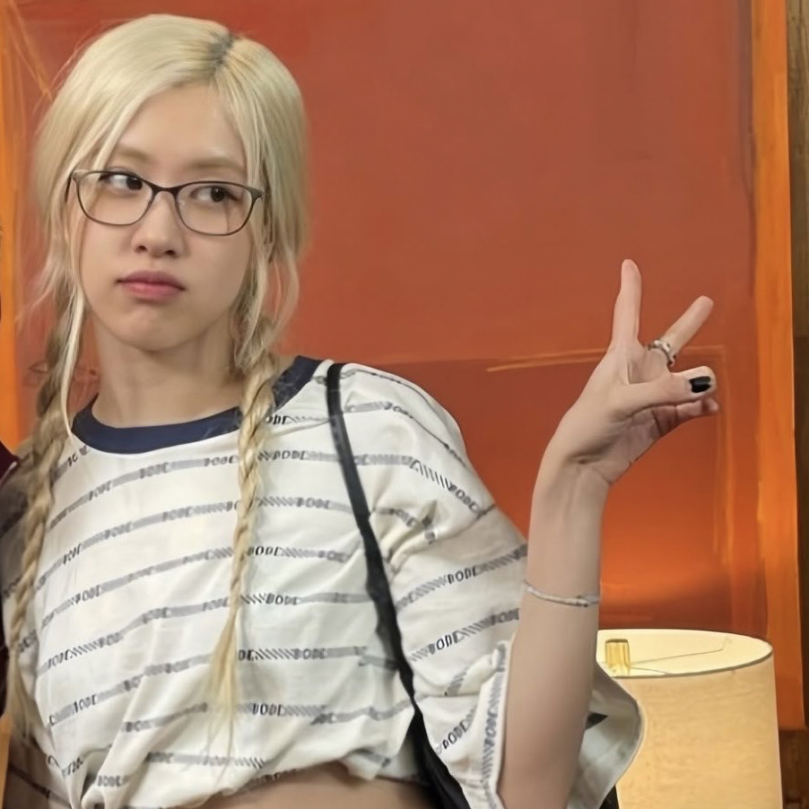 Recent activity shot of ROSÉ (BLACKPINK)