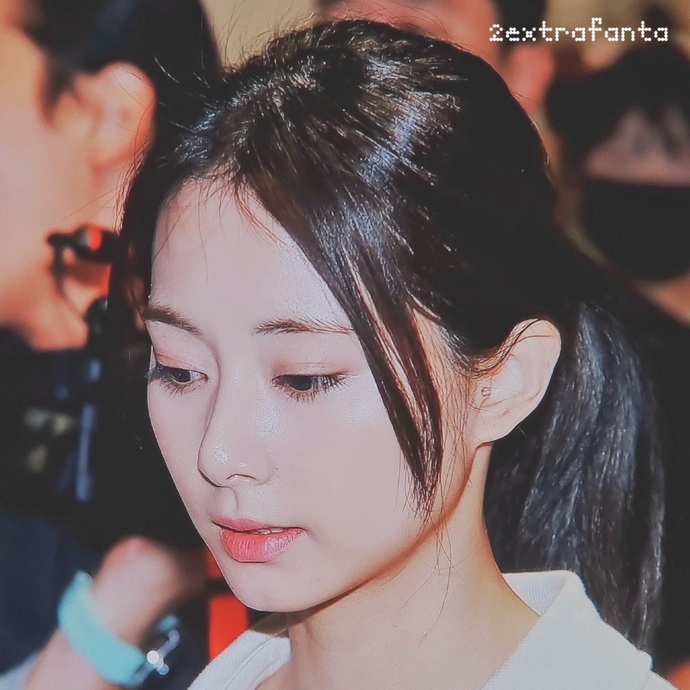 Momen yang diabadikan oleh penggemar Tzuyu (TWICE)