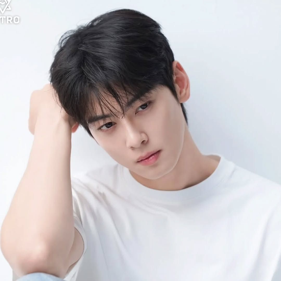 Latest photo of Eunwoo (ASTRO)