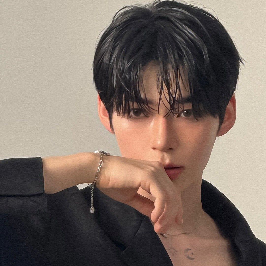 Behind-the-scenes cut of Sung Hanbin (ZEROBASEONE)