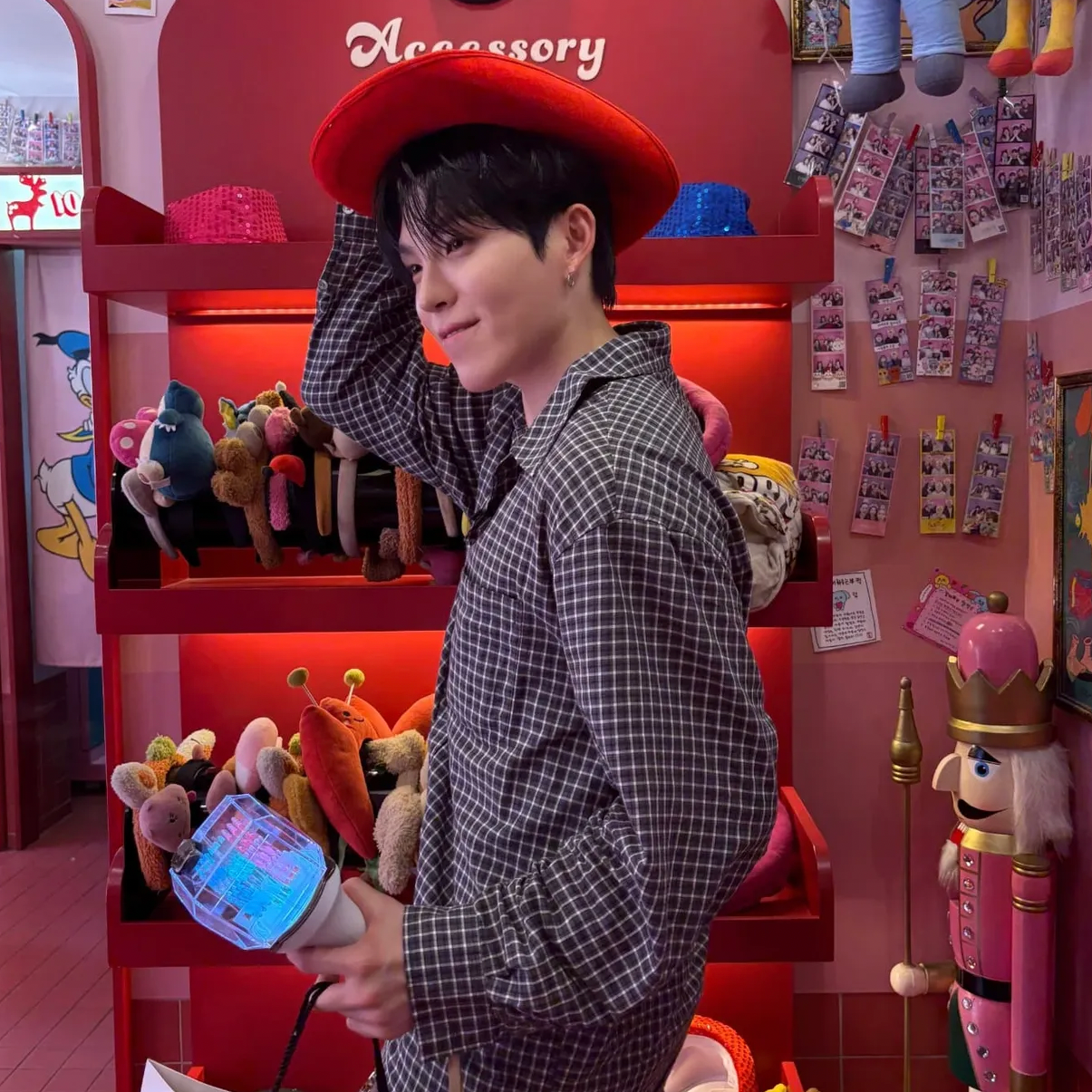 Behind-the-scenes cut of HEECHAN (DKB)