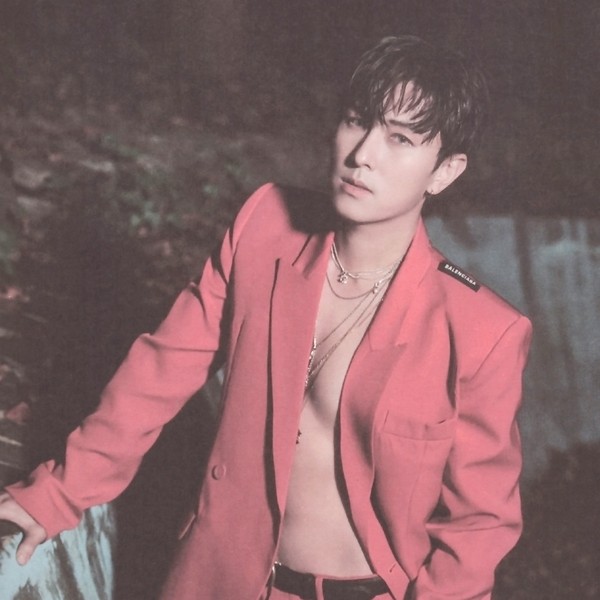 Signature photo of Kim Dongwan (SHINHWA) capturing their charm