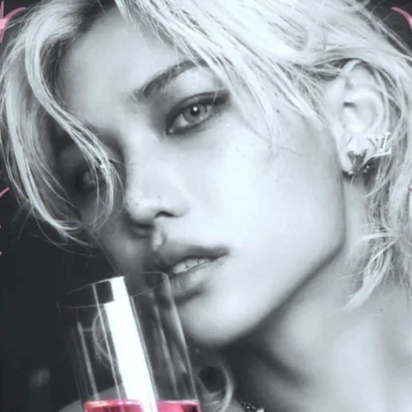 Behind-the-scenes cut of Stray Kids