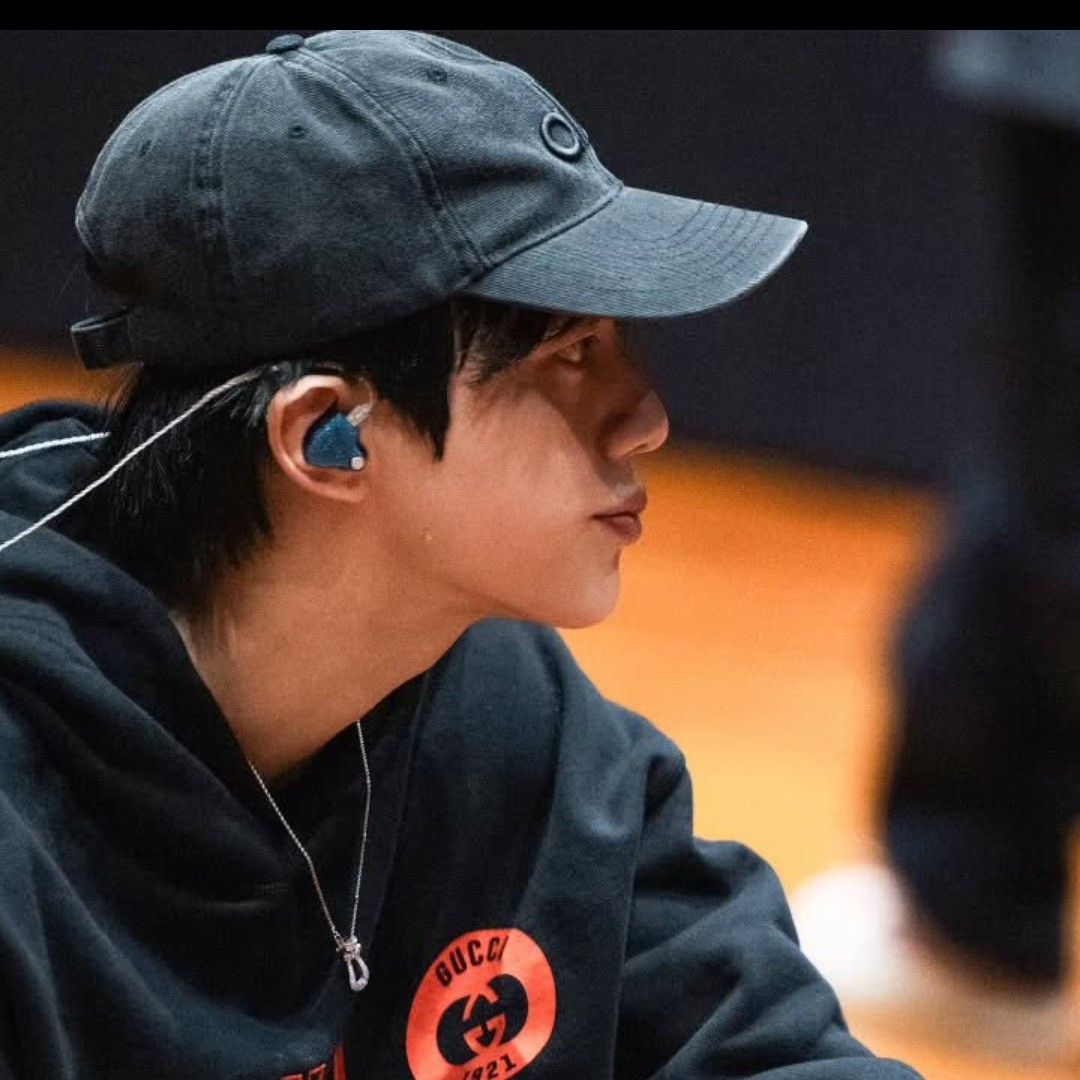 진 (방탄소년단) 최근 활동샷