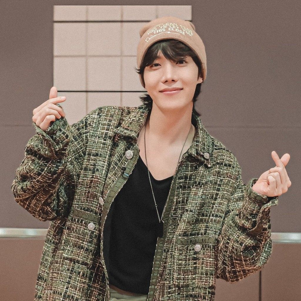 Momen yang diabadikan oleh penggemar j-hope (BTS)