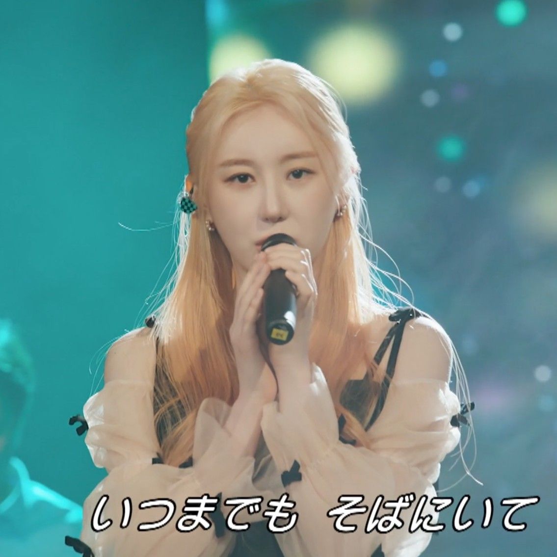Behind-the-scenes cut of Lee Chaeyeon