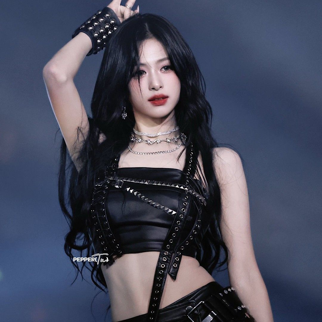아현 (BABYMONSTER)의 비하인드 컷