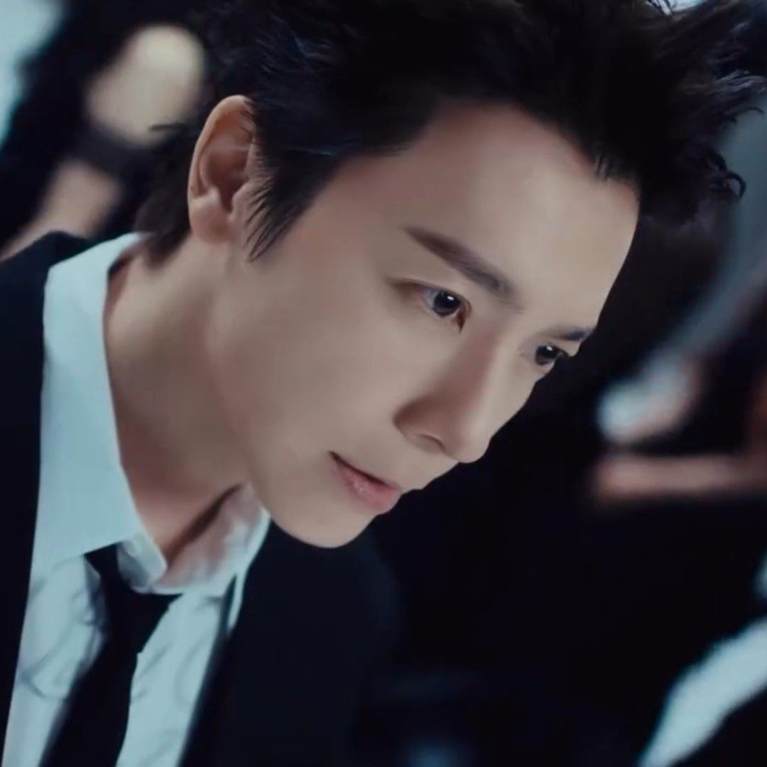 Latest photo of Donghae (Super Junior)