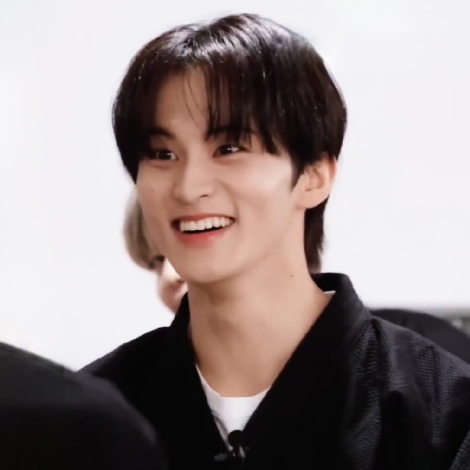 Behind-the-scenes cut of Mark (NCT 127, NCT DREAM)