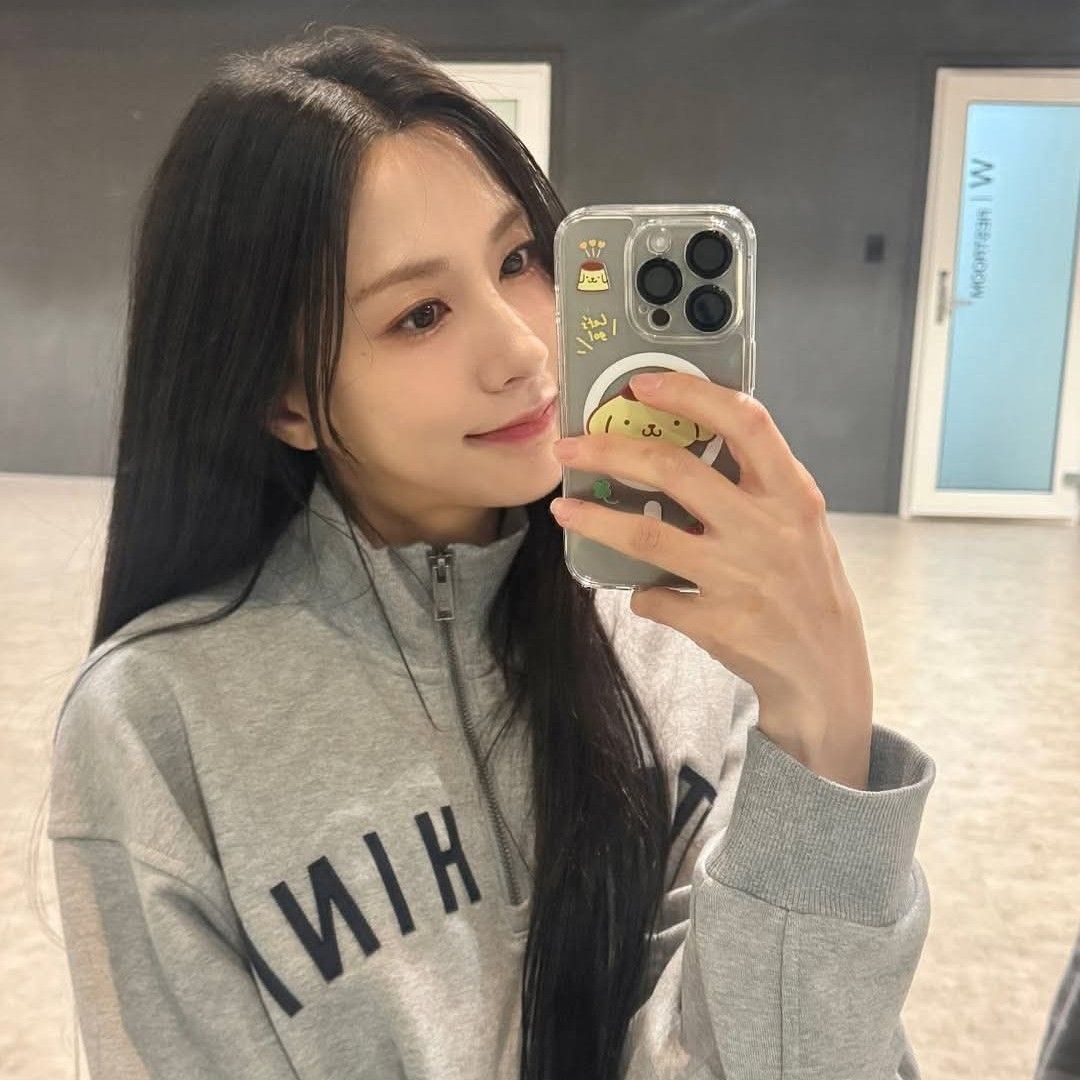 A moment captured by Oh Hayoung (Apink)'s fan