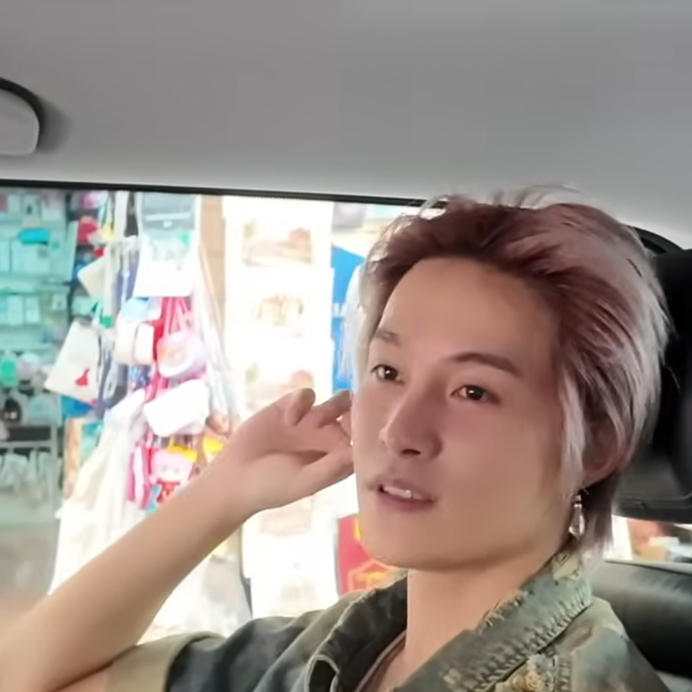 Recent activity shot of YANGYANG (WayV)